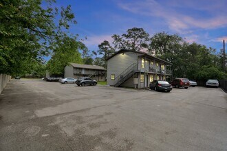 9211 N Green River Dr in Houston, TX - Building Photo - Building Photo