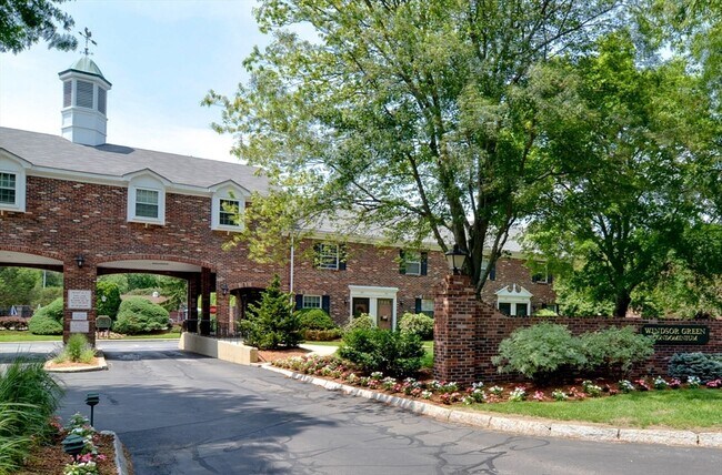 1907 Windsor Dr in Framingham, MA - Building Photo - Building Photo