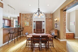 215 W Norma St in Houston, TX - Building Photo