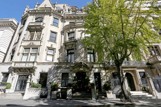 5 E 78th St in New York, NY - Foto de edificio - Building Photo