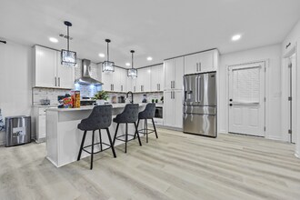 1362 Graymont Dr SW in Atlanta, GA - Building Photo - Building Photo