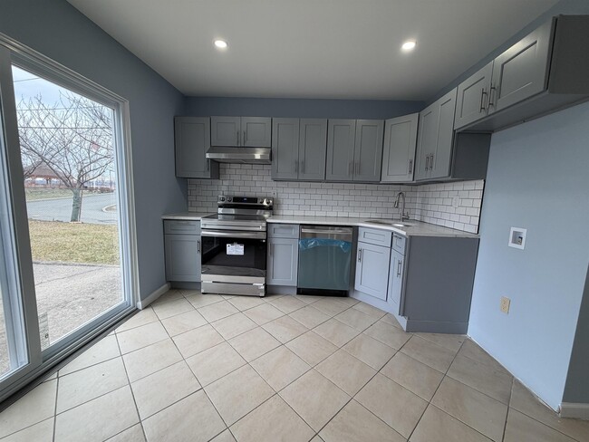 14 Acorn Rd in Secaucus, NJ - Building Photo - Building Photo