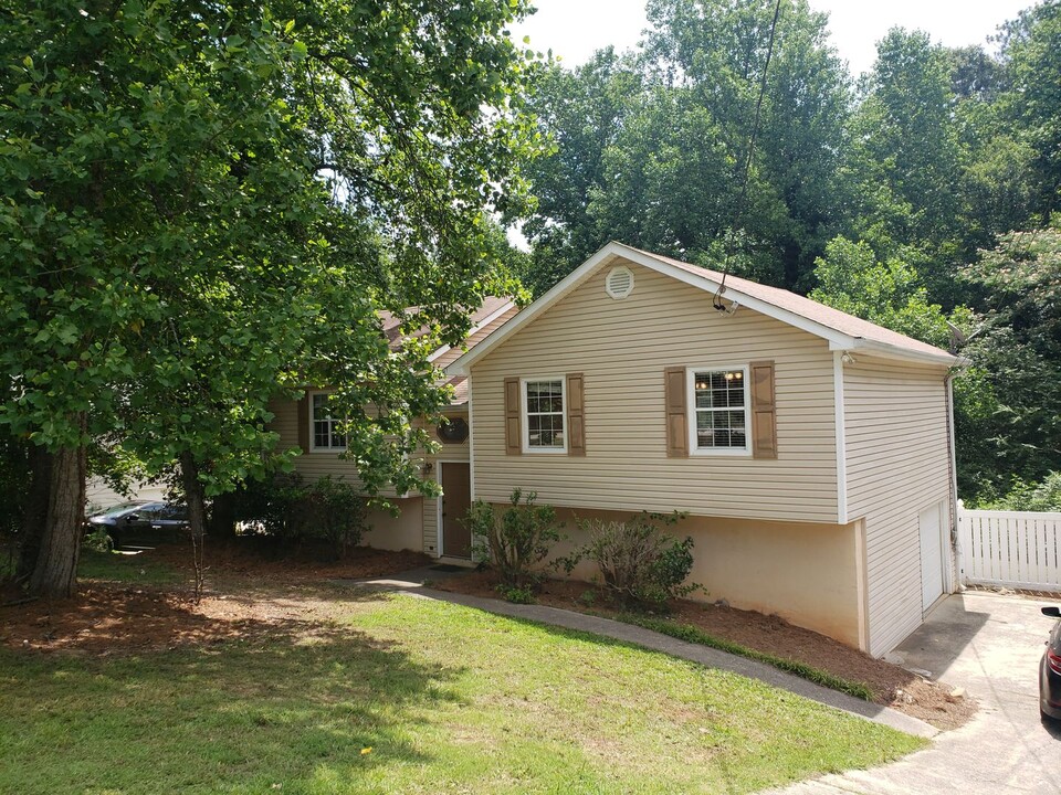 4031 Evelyn Dr in Powder Springs, GA - Foto de edificio