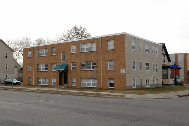 Grand Lake Apartments in Minneapolis, MN - Foto de edificio - Building Photo