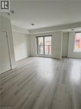 3550 Colonial Dr in Mississauga, ON - Building Photo - Building Photo