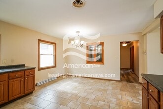 7627 W Glendale Ave in Milwaukee, WI - Building Photo - Building Photo