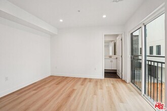 312 N Coronado St in Los Angeles, CA - Building Photo - Building Photo