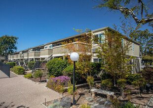 Mathilda Garden Apartments in Sunnyvale, CA - Building Photo - Building Photo