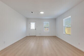 2410 S Marsalis Ave in Dallas, TX - Building Photo - Building Photo