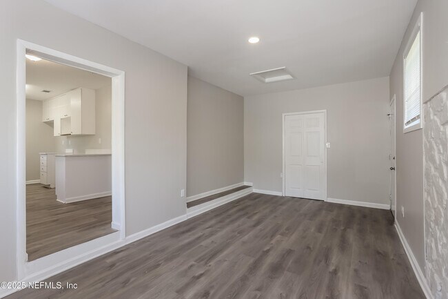 7912 Dalehurst Dr S in Jacksonville, FL - Building Photo - Building Photo