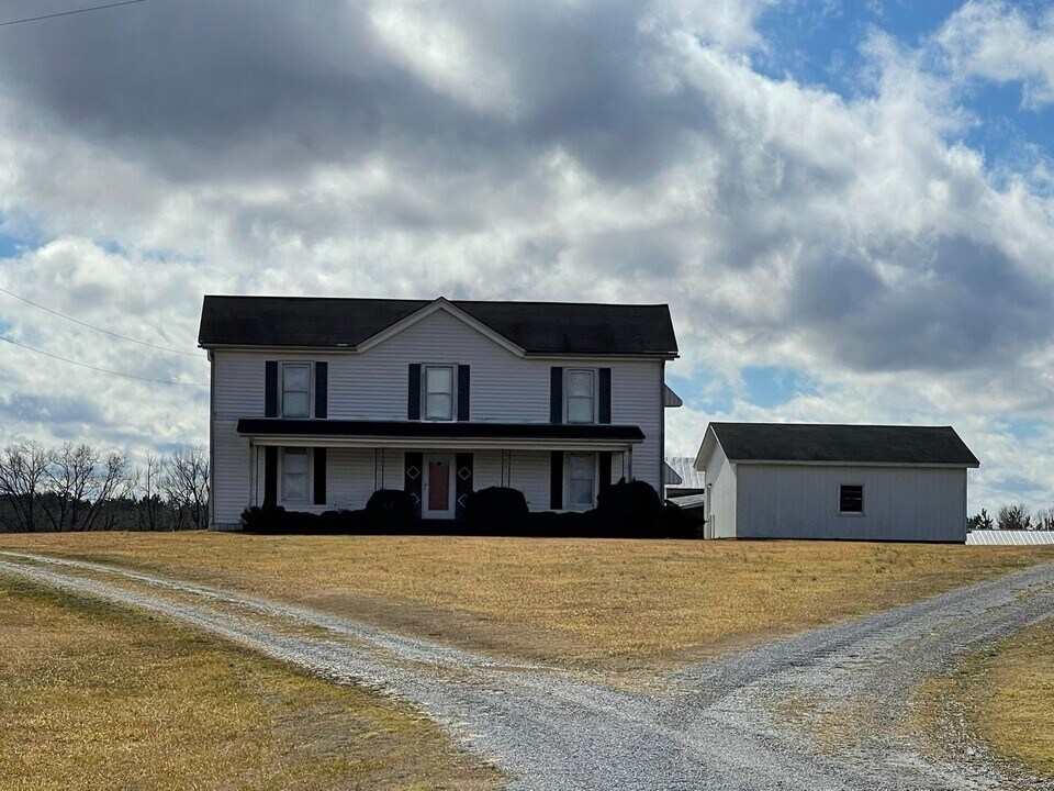 5323 Union Level Rd in South Hill, VA - Building Photo