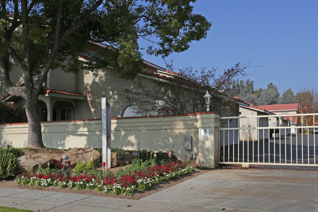 Escalon Villas in Fresno, CA - Foto de edificio - Building Photo