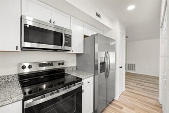 14224 Village Terrace Dr in Tampa, FL - Building Photo - Building Photo