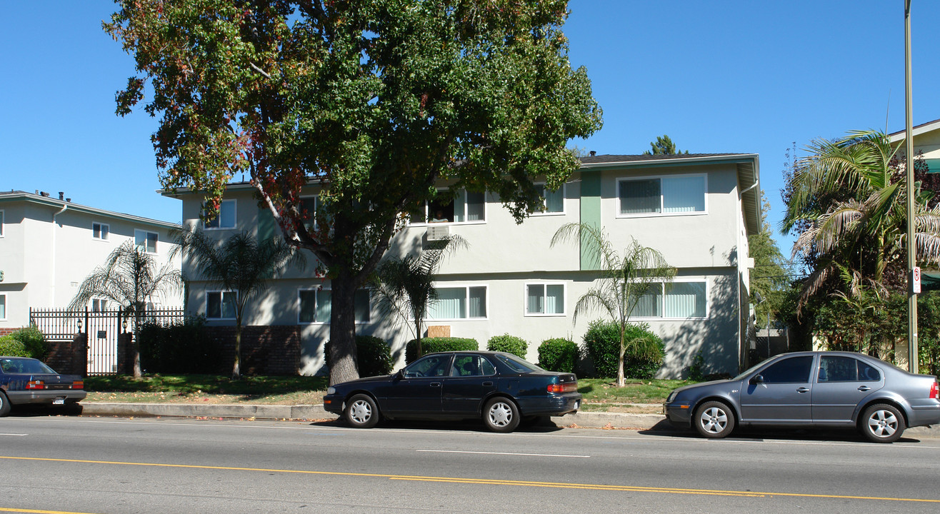 4838 Hazeltine Ave in Sherman Oaks, CA - Building Photo