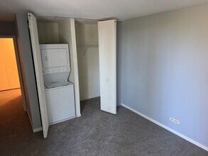 5950 Oakwood Dr in Lisle, IL - Building Photo - Building Photo