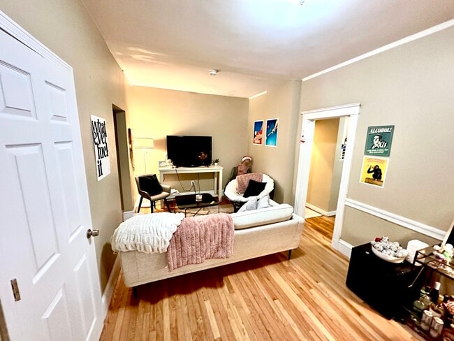 68 Egmont St, Unit 5 in Brookline, MA - Building Photo - Building Photo