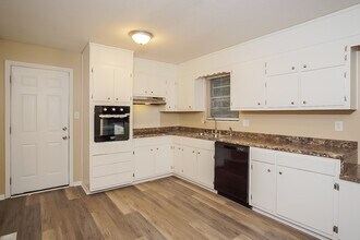 10007 Camille Dr SE in Huntsville, AL - Foto de edificio - Building Photo