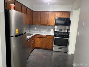 419 Cricket Ln in Woodbridge Township, NJ - Building Photo - Building Photo