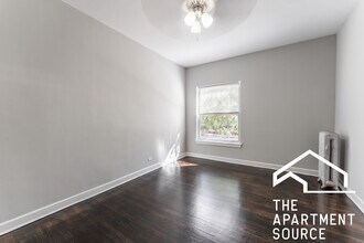 7600 N Sheridan Rd in Chicago, IL - Foto de edificio - Building Photo