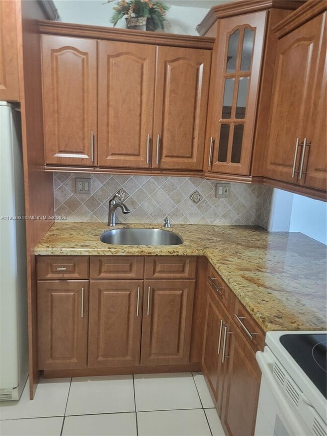 600 NW 32nd Pl, Unit 217 in Miami, FL - Building Photo - Building Photo