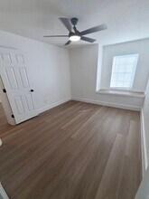 1042 Ballyshannon Pky in Orlando, FL - Foto de edificio - Building Photo