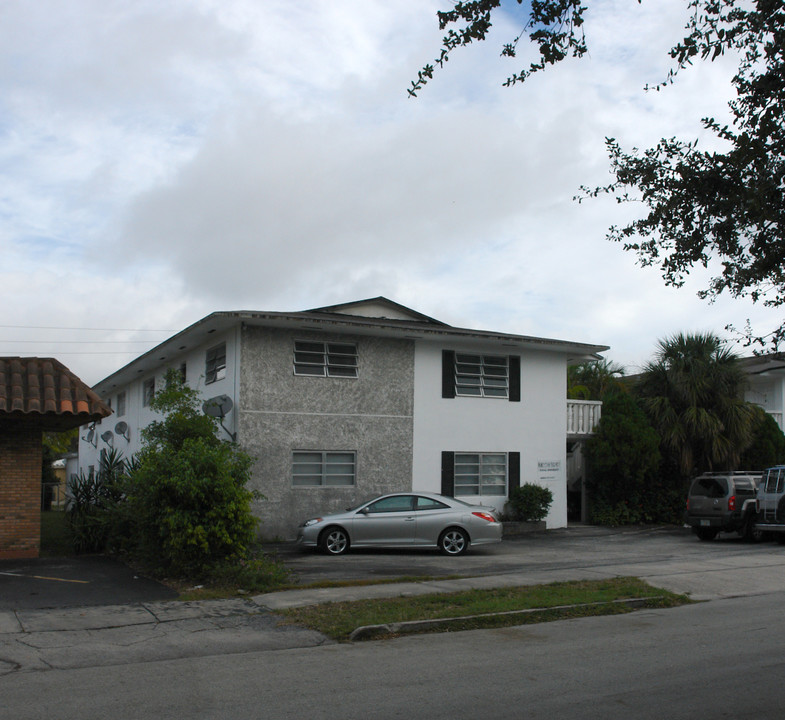 2025 Madison St in Hollywood, FL - Building Photo