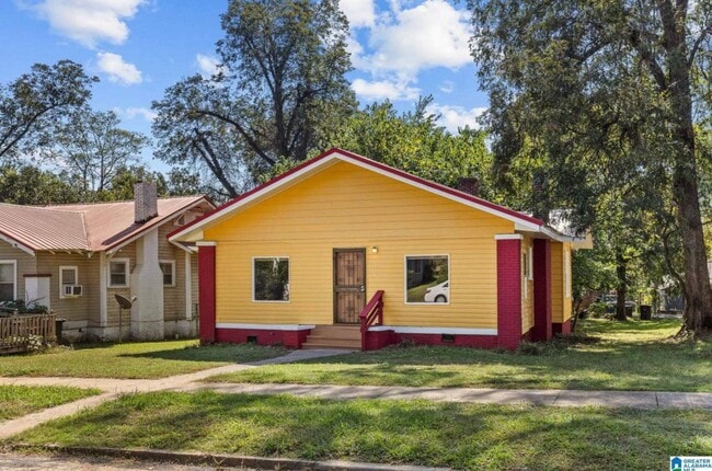 property at 1621 2nd Ct W