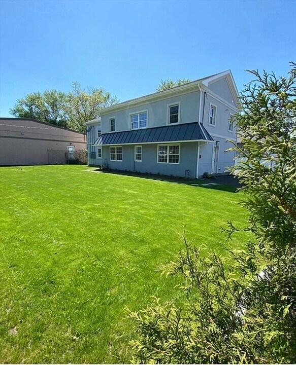 187 Bridge St in Dedham, MA - Building Photo