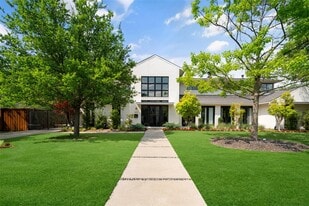 5811 Meletio Ln in Dallas, TX - Building Photo