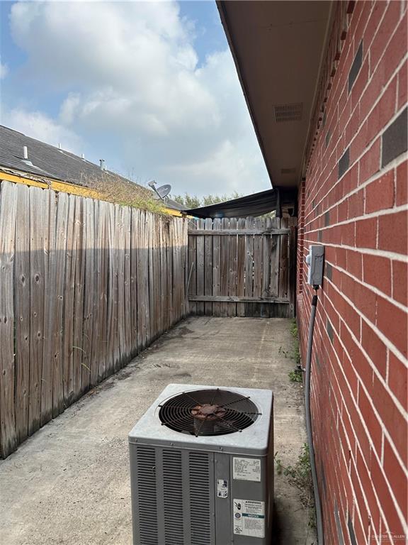 9 Zelma St in Edinburg, TX - Building Photo - Building Photo