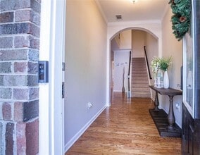 2396 Meadow Falls Ln in Duluth, GA - Foto de edificio - Building Photo