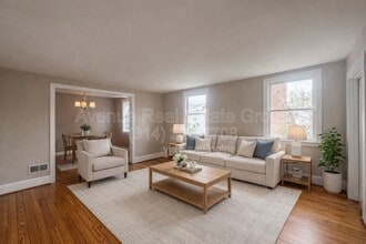 240 W Essex Ave in Kirkwood, MO - Building Photo - Building Photo