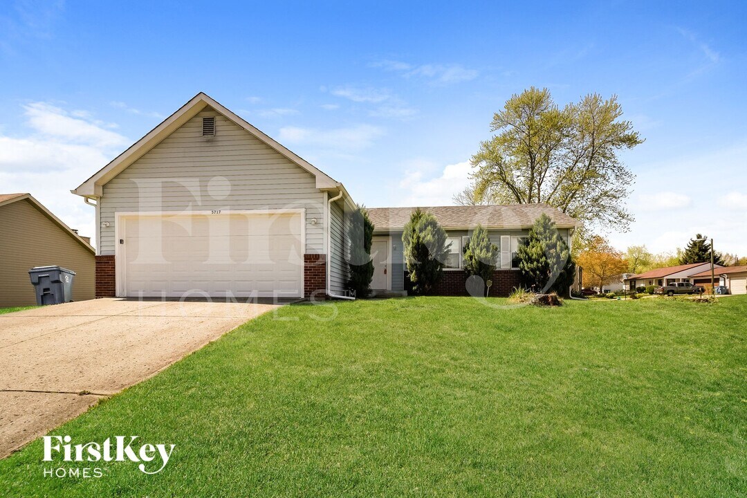 5717 Simmul Ln in Indianapolis, IN - Building Photo