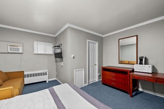 18732 Dix Toledo Rd in Brownstown Township, MI - Building Photo - Building Photo