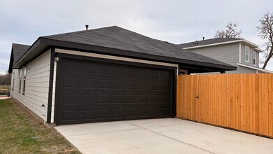 316 Constanza Trl in Bastrop, TX - Building Photo - Building Photo