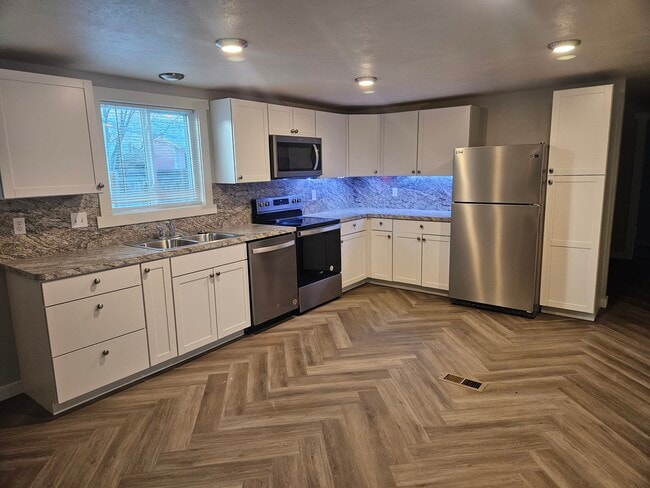 property at 4 Driftwood St