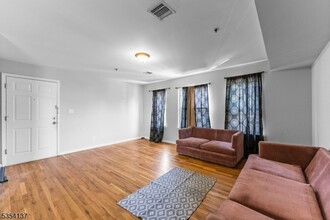 448 S 13th St, Unit 2 in Newark, NJ - Building Photo - Building Photo