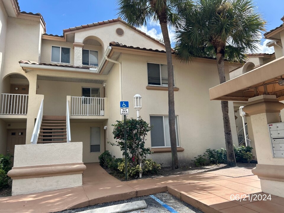 13106 Glenmoor Dr in West Palm Beach, FL - Building Photo