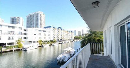 3681 NE 170th St in North Miami Beach, FL - Building Photo - Building Photo