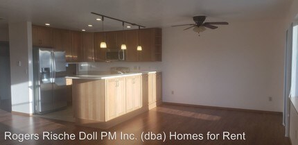 651 SE Bayshore Dr-Unit -Unit B305 in Oak Harbor, WA - Building Photo - Building Photo