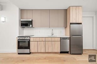 BRUCKNER BOULEVARD in Bronx, NY - Building Photo