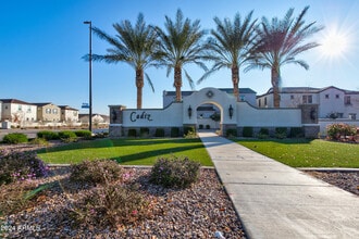 2450 E Lark St in Gilbert, AZ - Building Photo - Building Photo