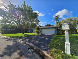 11578 NW 39th Pl in Coral Springs, FL - Building Photo