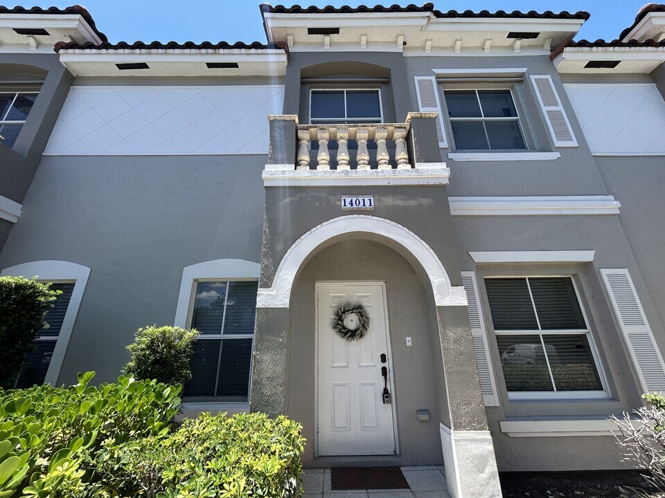 14011 SW 49th St in Miramar, FL - Building Photo