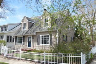 7002 Hubbard Ave in Middleton, WI - Building Photo