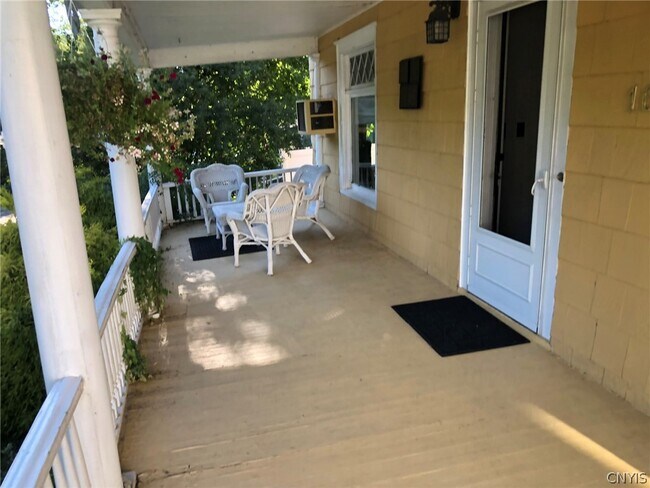 167 E Genesee St-Unit -2 in Skaneateles, NY - Building Photo - Building Photo