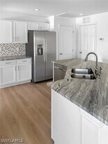 434 NE 5th Ave in Cape Coral, FL - Building Photo