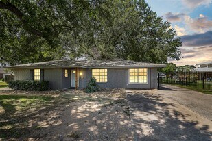 15915 Mueschke Rd in Cypress, TX - Building Photo
