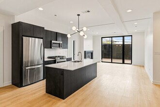 1801 W Grand Ave in Chicago, IL - Building Photo - Building Photo