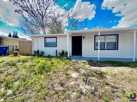 4047 Las Vegas Dr in New Port Richey, FL - Building Photo